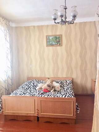 Гостевой дом Hotel Kazbegi 1 Степанцминда Трехместный номер с основными удобствами-3
